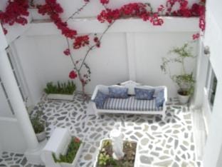 Poseidon Mansion Hotel in Oia