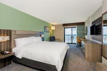 Holiday Inn Express & Suites Oceanfront by IHG Hotel in Daytona Beach Shores