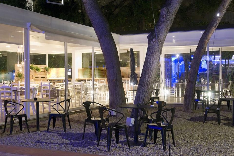 Hotel César Hotel in Garraf