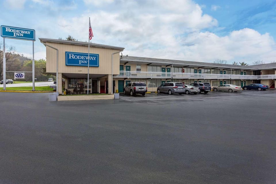 Royal Inn Clearfield Hotel in Allegheny River