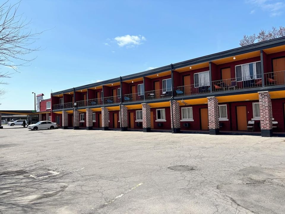 6267 Persepolis Inn Hotel in Niagara Falls