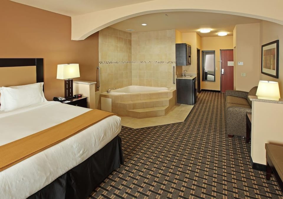 Holiday Inn Express & Suites Paris, Texas by IHG Hotel in Paris
