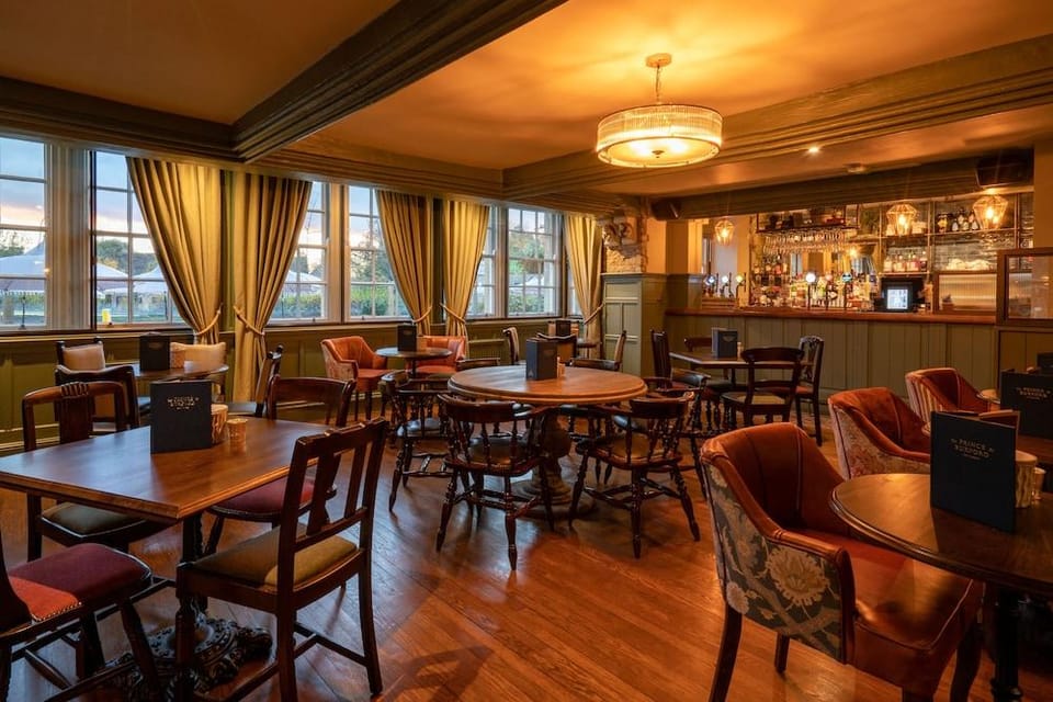 The Cotswold Gateway Hotel Hotel in West Oxfordshire District