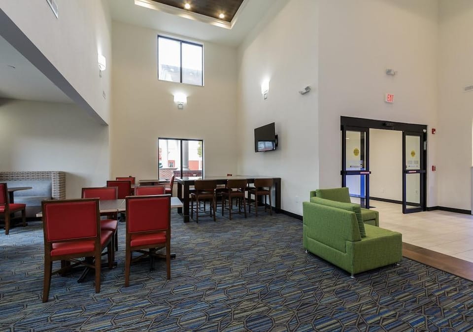 Holiday Inn Express Hotel & Suites South Bend by IHG Hotel in Roseland