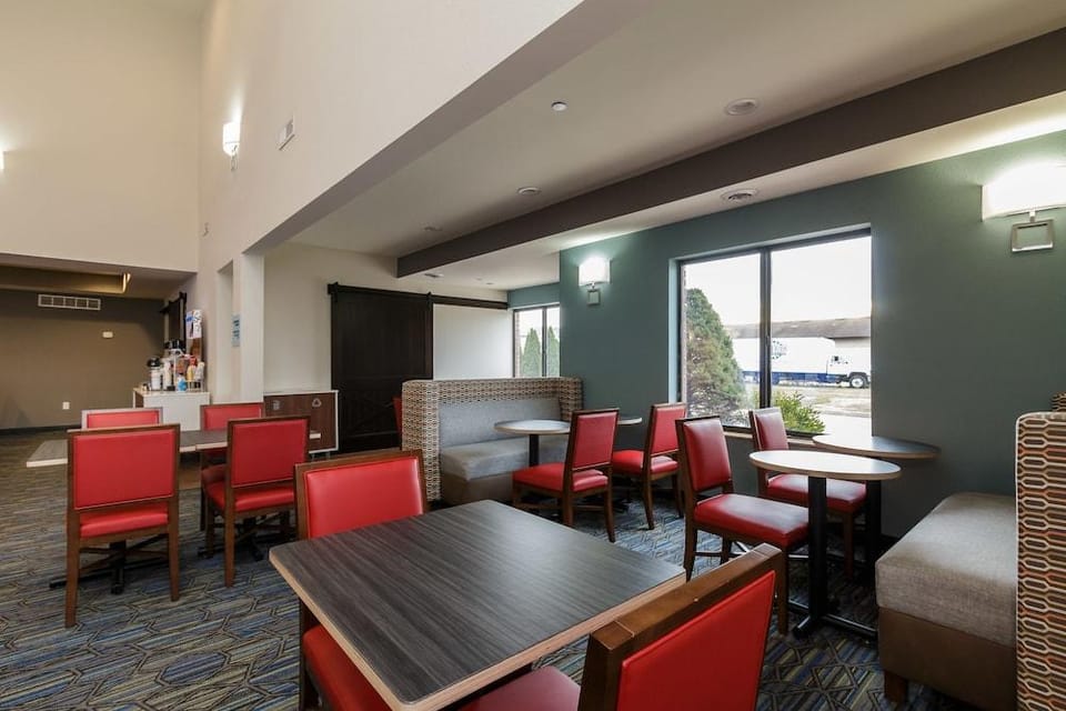 Holiday Inn Express Hotel & Suites South Bend by IHG Hotel in Roseland