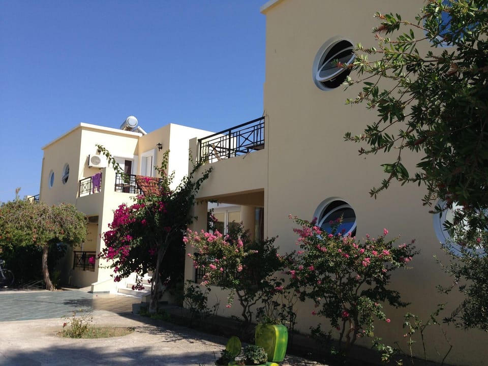 Manine Apartments Hotel in Kos