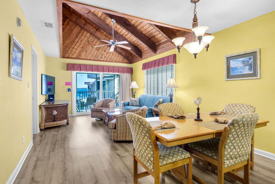 Soundside Holiday Beach Resort Resort in Pensacola Beach