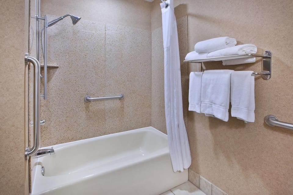 Holiday Inn Express & Suites Montpelier by IHG Hotel in Ohio