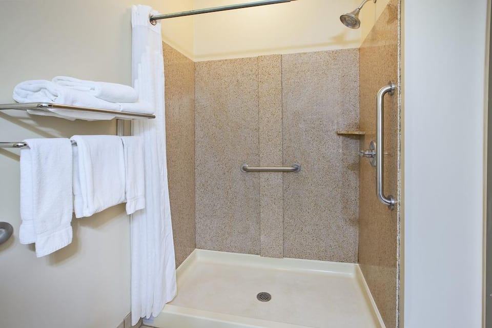 Holiday Inn Express & Suites Montpelier by IHG Hotel in Ohio