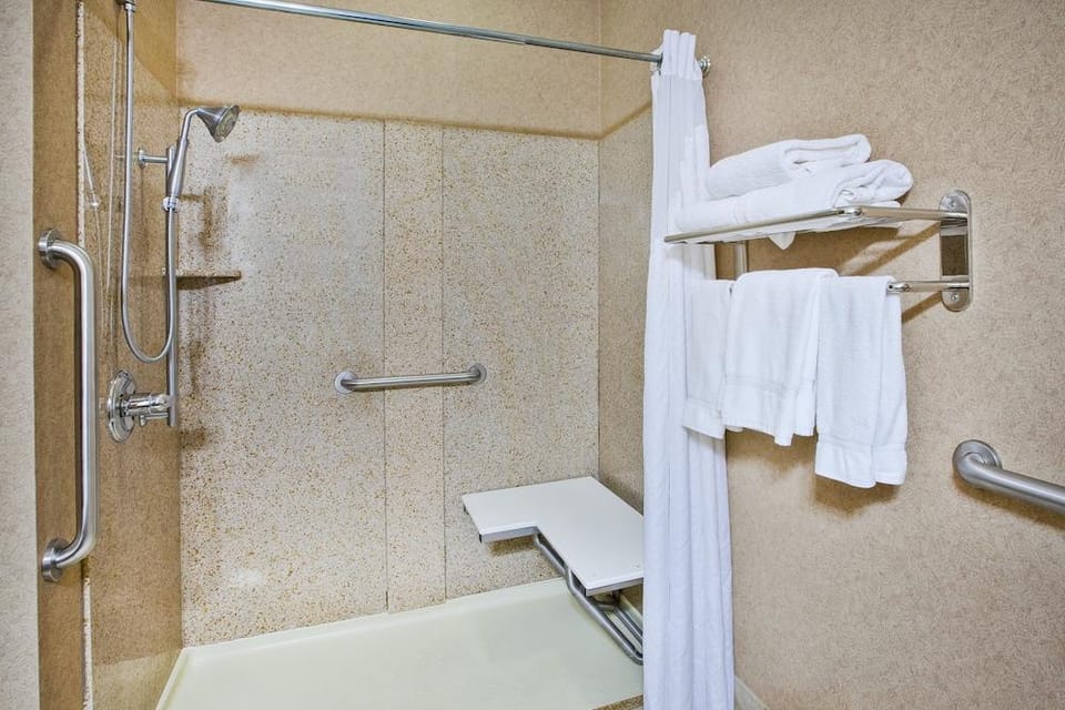 Holiday Inn Express & Suites Montpelier by IHG Hotel in Ohio