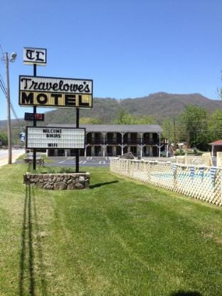 Travelowe s Motel Hotel in Maggie Valley