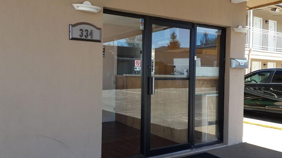American Regency Inn Hotel in Williams