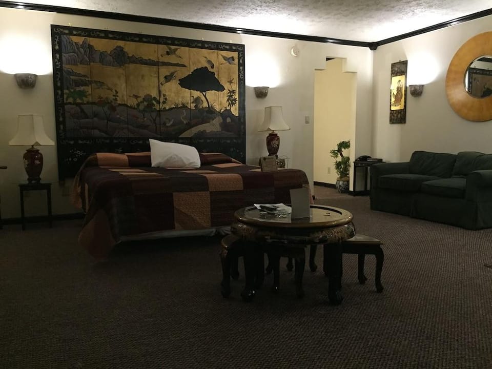 Wildwood Inn Tropical Dome & Theme Suites Hotel in Florence