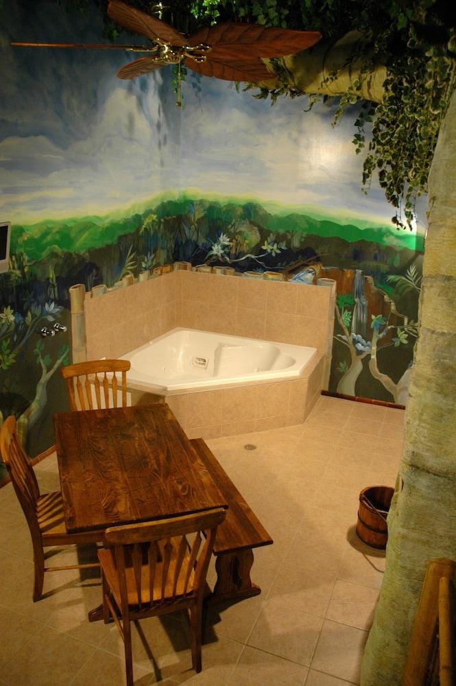 Wildwood Inn Tropical Dome & Theme Suites Hotel in Florence