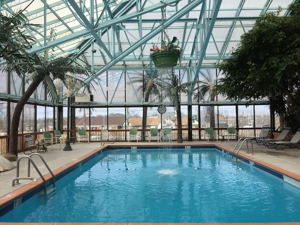 Wildwood Inn Tropical Dome & Theme Suites Hotel in Florence