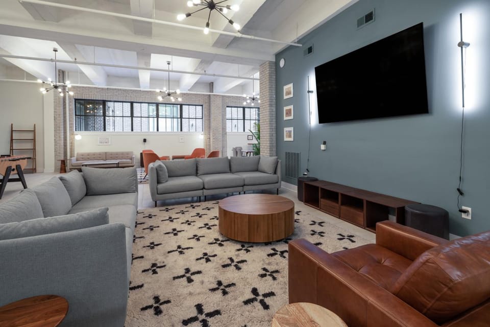 Shared lounge/TV area