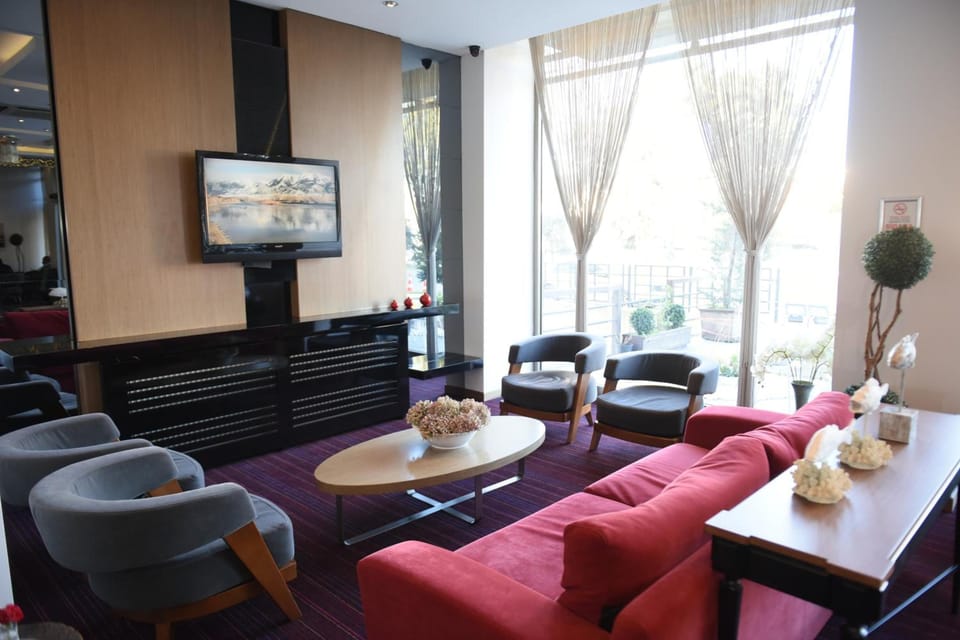 Shared lounge/TV area