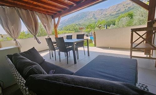 Apartman u kuci s bazenom - hacienda Hotel in Lika-Senj County