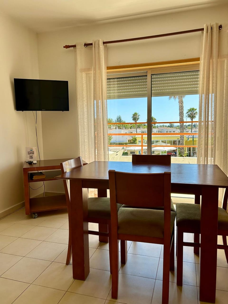 Apartamentos Santa Teresinha Apartment hotel in Alvor
