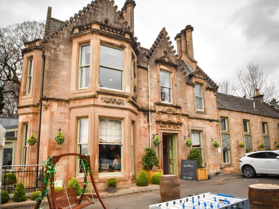 The Meadowpark Bar, Kitchen & Rooms Hotel in Scotland