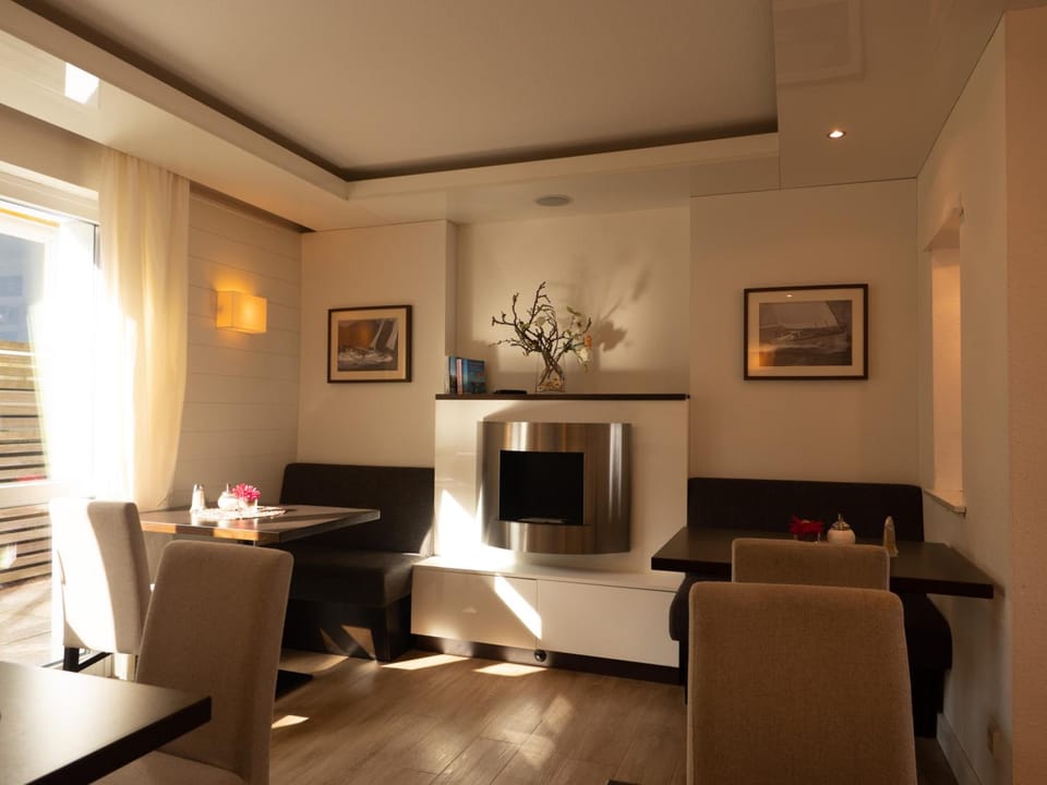 Shared lounge/TV area