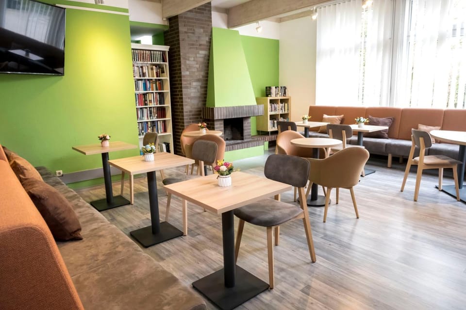 Shared lounge/TV area