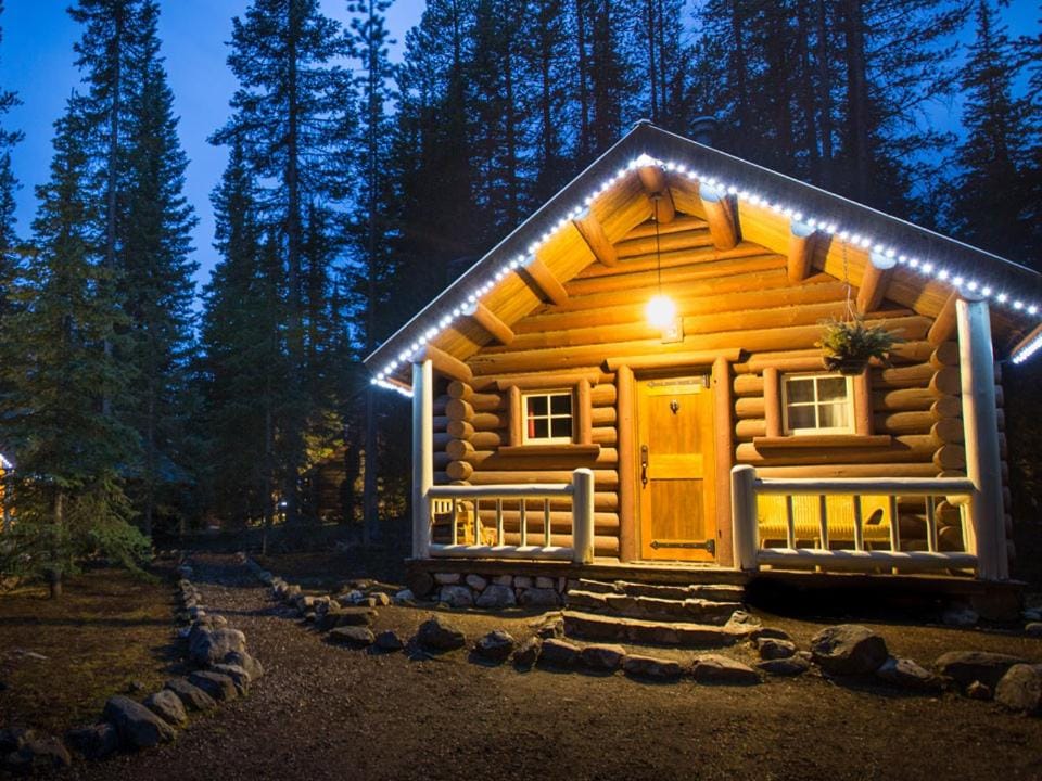 Storm Mountain Lodge & Cabins Hotel in Alberta