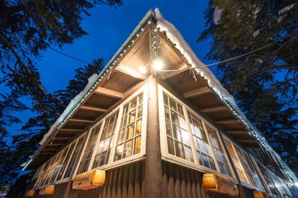 Storm Mountain Lodge & Cabins Hotel in Alberta