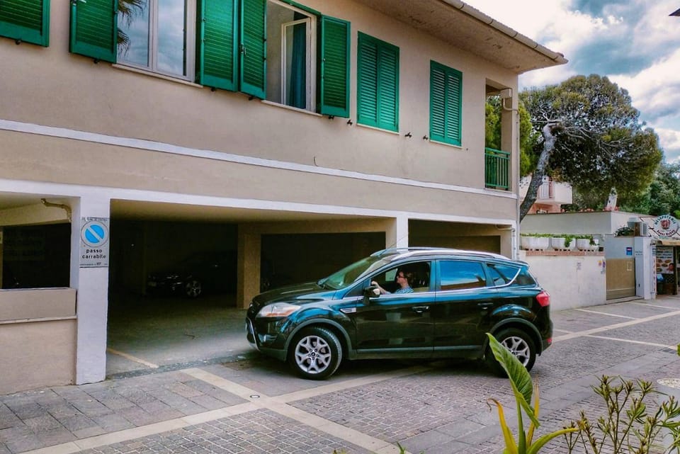 Bed and Parking Cecina Rooms Hotel in Cecina