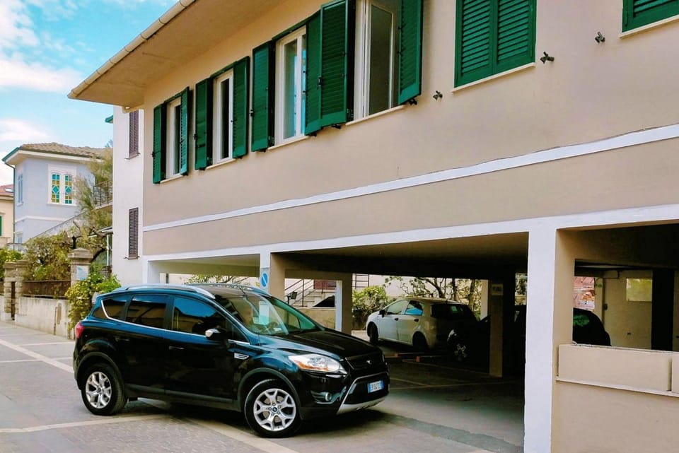 Bed and Parking Cecina Rooms Hotel in Cecina