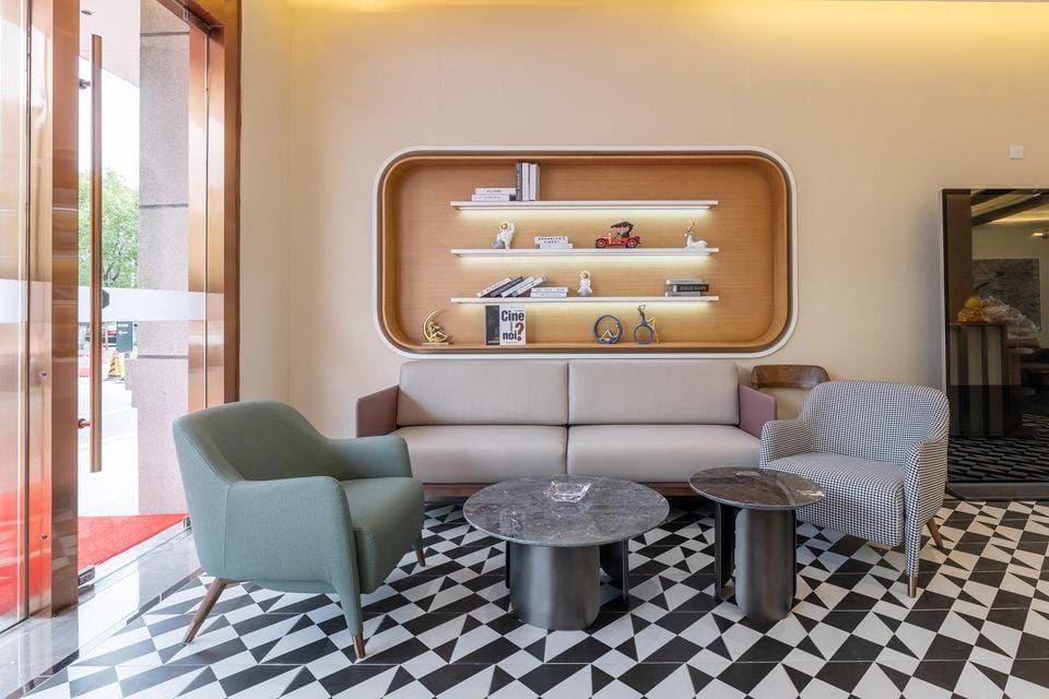 LANOU Hotel Shanghai Songjiang Sheshan National Forest Park Happy Valley Hotel in Shanghai