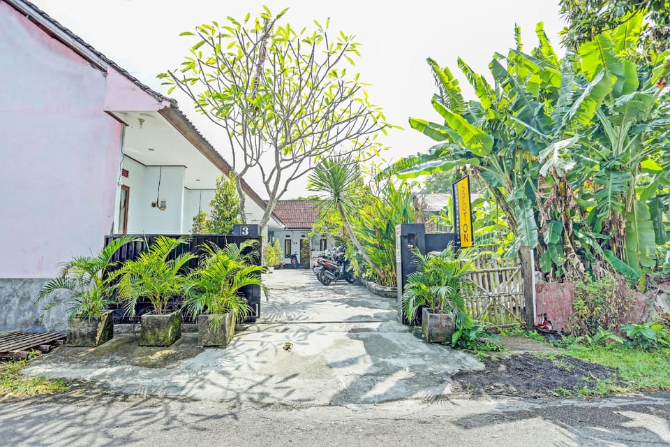 SPOT ON 91197 Pondok Rahayu Hotel in North Kuta