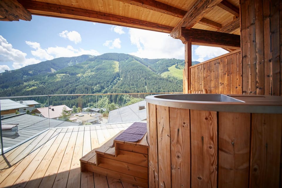 Hotel Astrid inklusive JokerCard & Pool Hotel in Saalbach-Hinterglemm