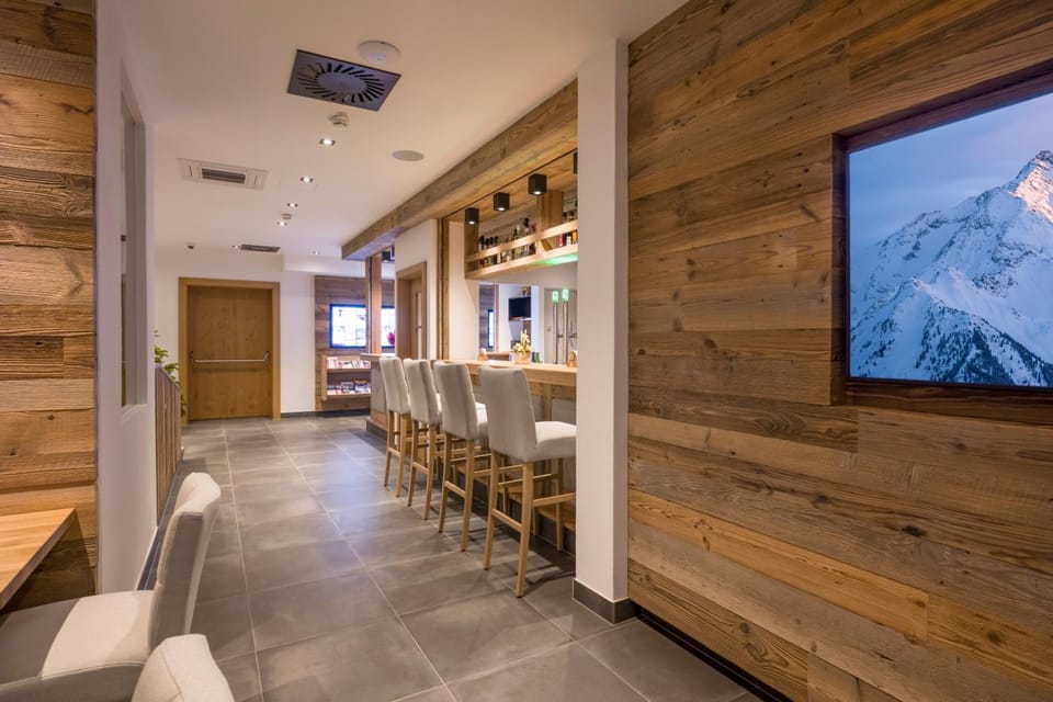 Shared lounge/TV area