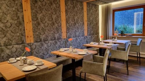 Haus Alpengluhn Hotel in Tyrol