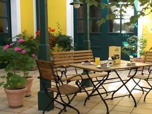Oldtimer Motorhotel Guntramsdorf Hotel in Austria