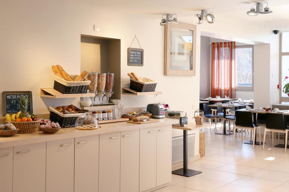 Logis Hotel HAVVAH Hotel in Provence-Alpes-Côte d'Azur