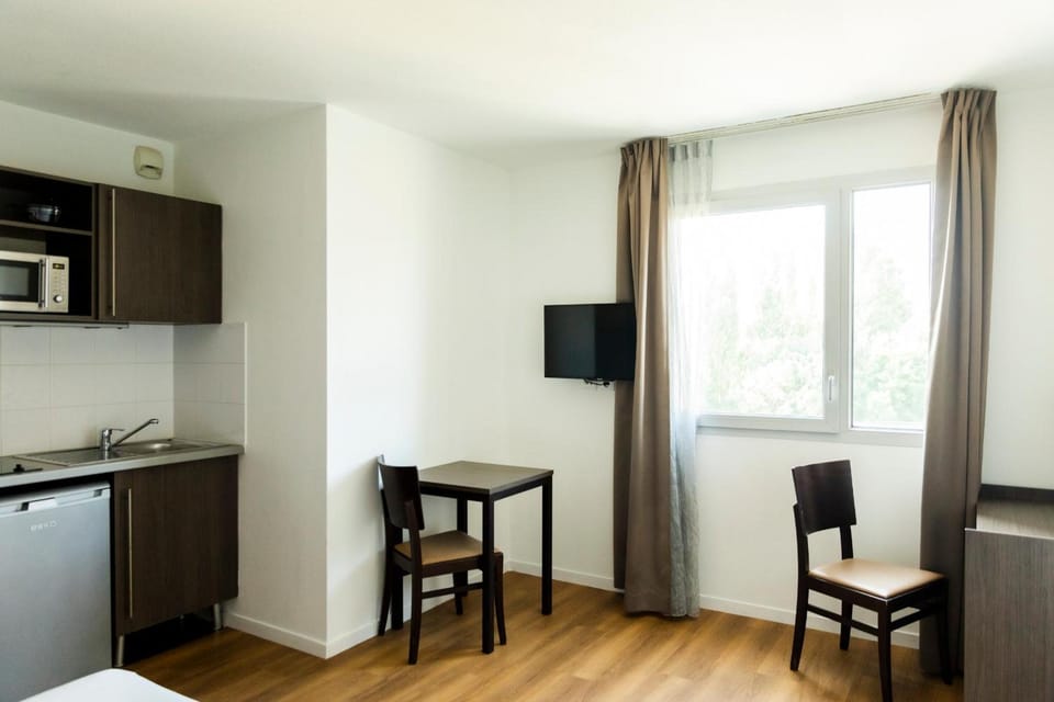 Appart'hotel Vacanceole Paris Quai de Marne Apartment hotel in Nogent-sur-Marne