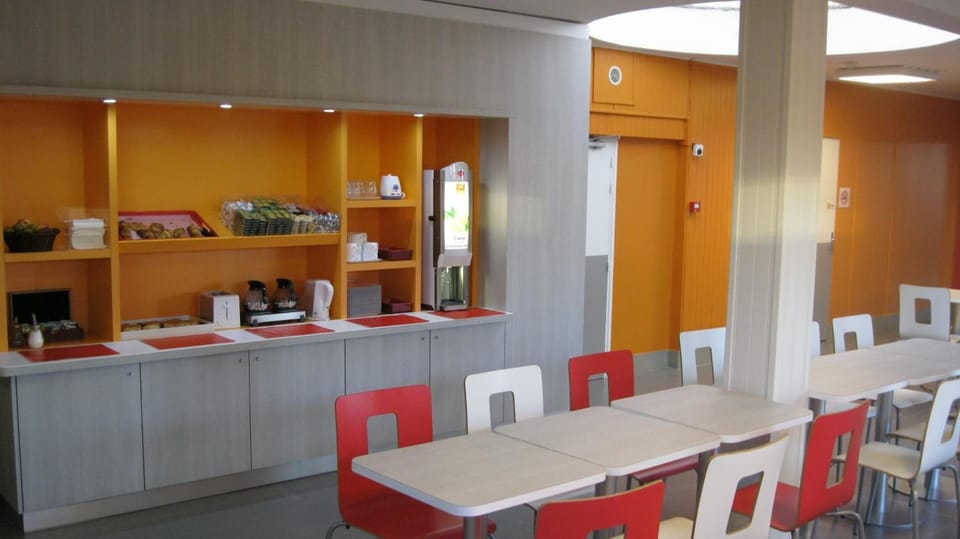 HECO Calais Centre-Gare Hotel in Calais