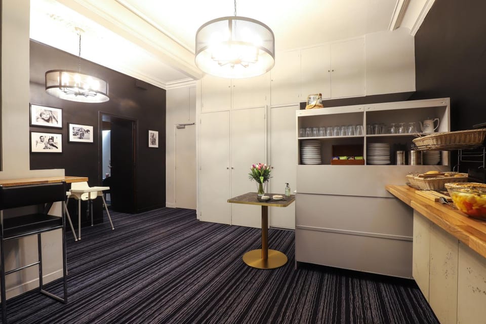 Hotel Des Cedres Hotel in Orléans