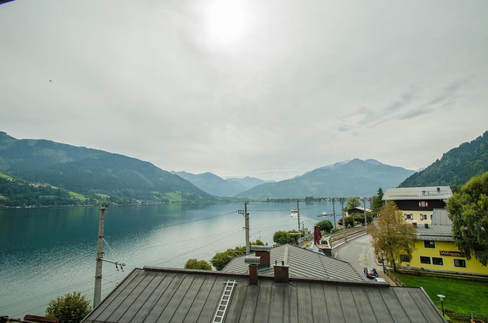 Anblick Appartement with lake view Hotel in Zell am See
