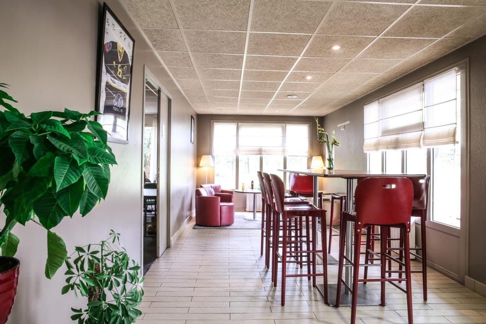 Shared lounge/TV area