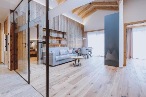 ZAGLGUT HOTEL-CHALETS, fantastic views, Ski in Ski-out in winter, air conditioning in summer Hotel in Piesendorf