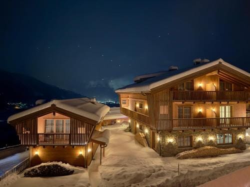 ZAGLGUT HOTEL-CHALETS, fantastic views, Ski in Ski-out in winter, air conditioning in summer Hotel in Piesendorf