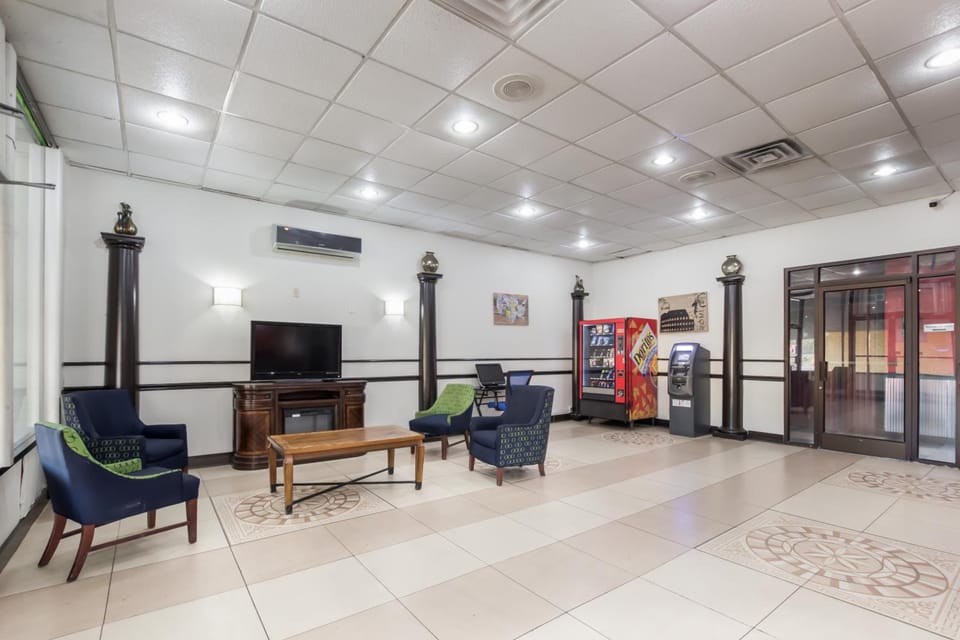 ONE LIFE STUDIOS Hotel in Evansville