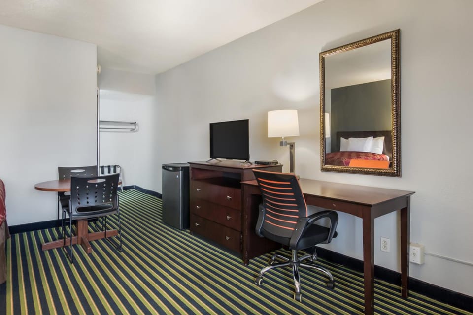 ONE LIFE STUDIOS Hotel in Evansville