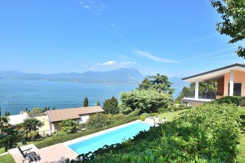 Villa Sybille With Pool And Lake View Hotel in Torri del Benaco