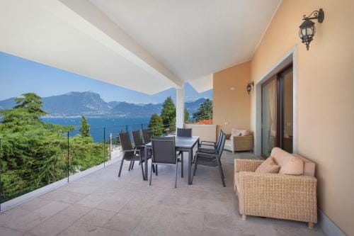 Villa Sybille With Pool And Lake View Hotel in Torri del Benaco