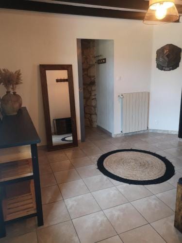 Agreable chambre privee avec entree independante Hotel in Centre-Val de Loire