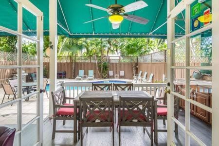 Curry House- 3rd Floor, King Bed, & Balcony Room 8 Inn in Key West